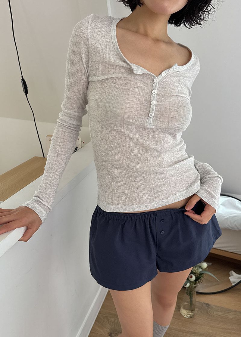 BELLA BUTTON TEE