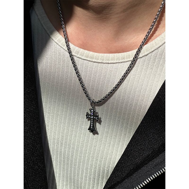 [SURGICAL STEEL] Reverse cubic cross necklace