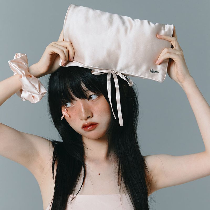 OVT-U(オーブイティーユー)の「100% Silk Cozy Slip Set (3-piece)(Miscellaneous Goods/Stationery)」