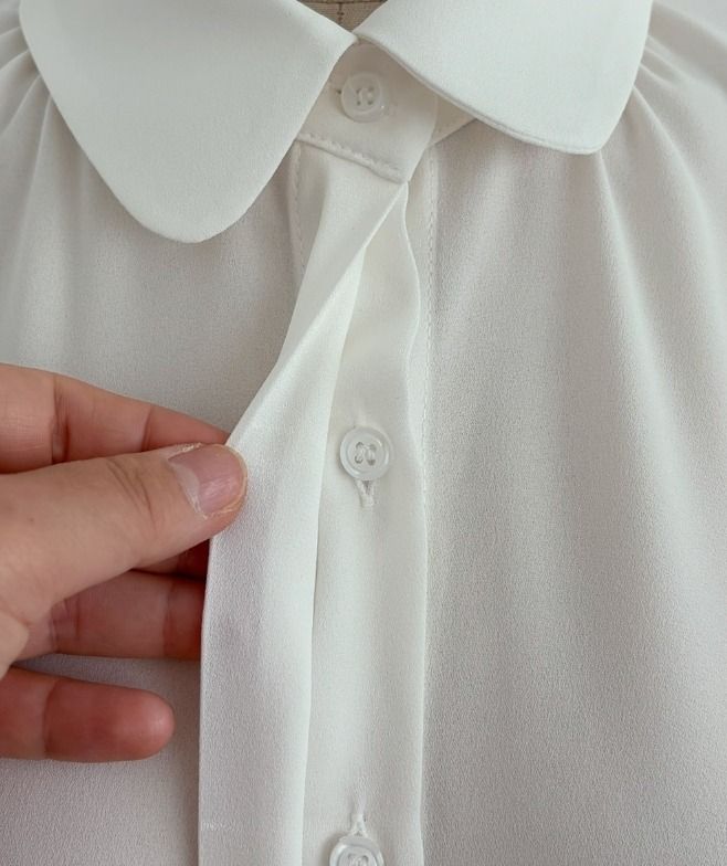 Nero Collar Shirring Hidden Button Puff Blouse