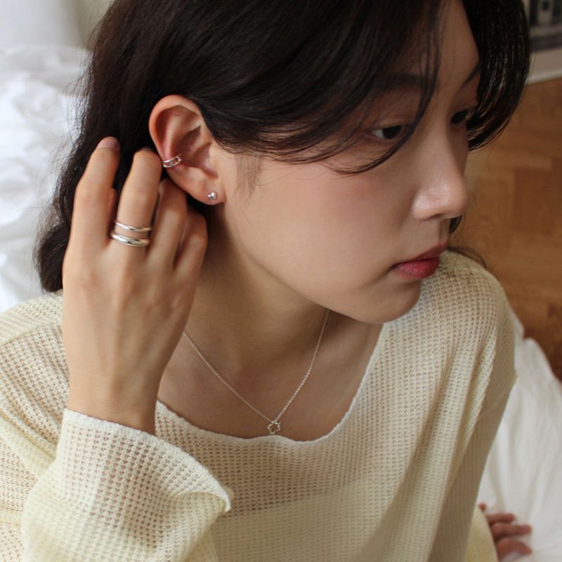 Heart hold earcuff (Glossy)