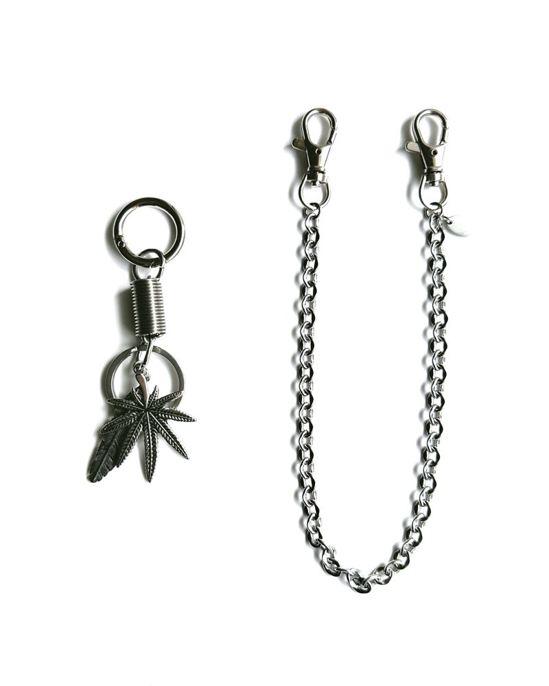 BUZZERBE（ブザービー）の「Weed Charm Hook Layered Keychain（Toys/Key Holders）」