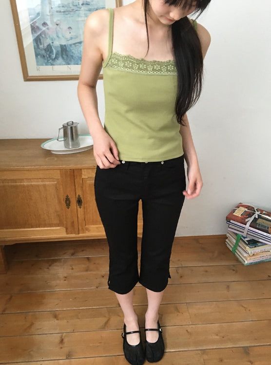 Harley Basic Slit Capri Pants