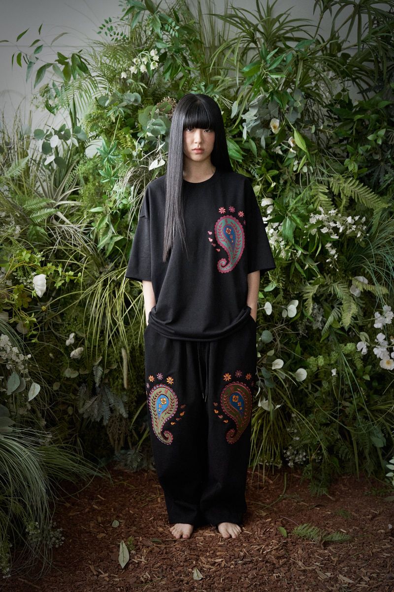 PAISLEY EMB. H-T SWEAT PANTS (Black)