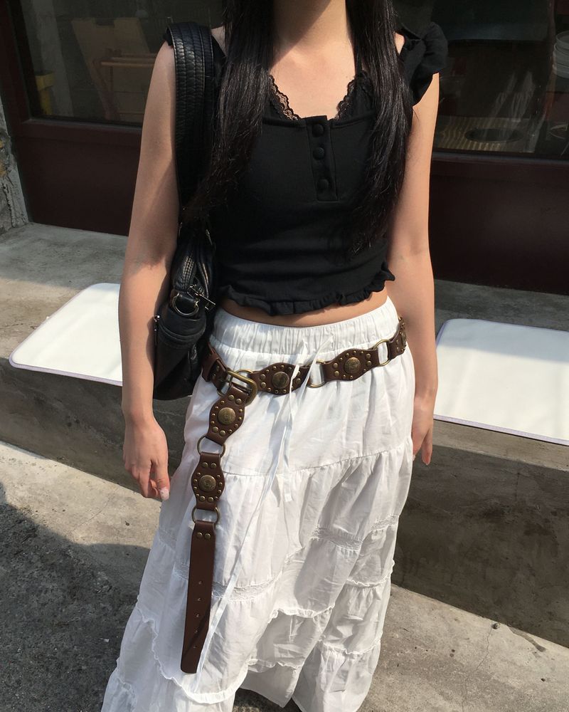 Cutting white long skirt