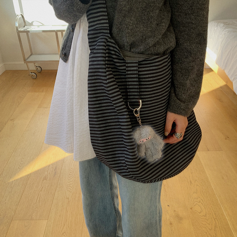 ITZAVIBE(イッザバイブ)の「REVERSIBLE STRIPE BAG(Bags)」