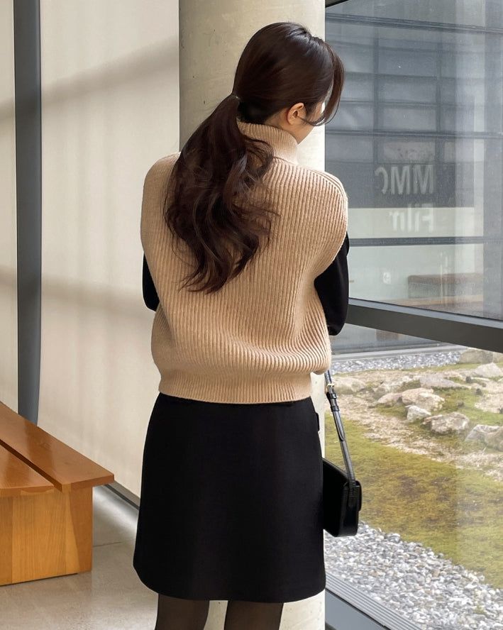 Koan double turtle silt knit vest