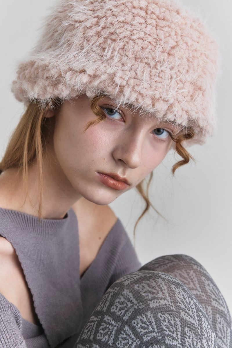 MEATEL HAT IN PINK WING