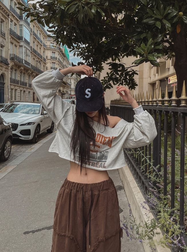 Mont cutting off-shoulder cropped sweatshirt