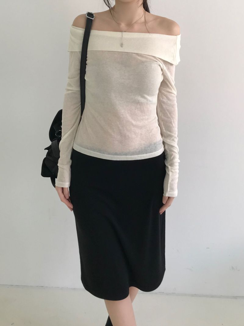 Peer off-shoulder T-shirt (2 colors)