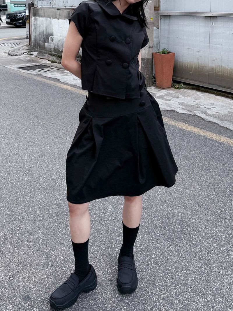 DOUBLE BUTTON PLEATS SKIRT