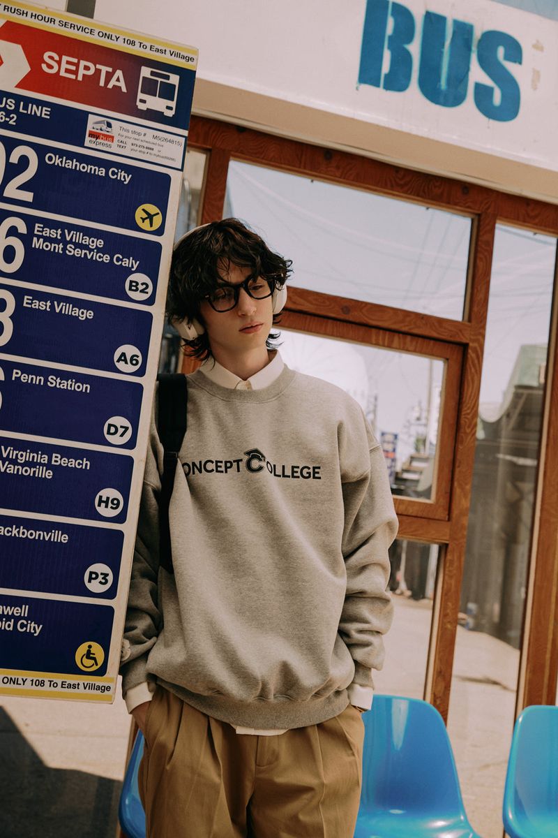 ベーシックラインロゴスウェットシャツ・グレー［ユニセックス］/ Basic Line Logo Unisex Gray Sweat Shirt