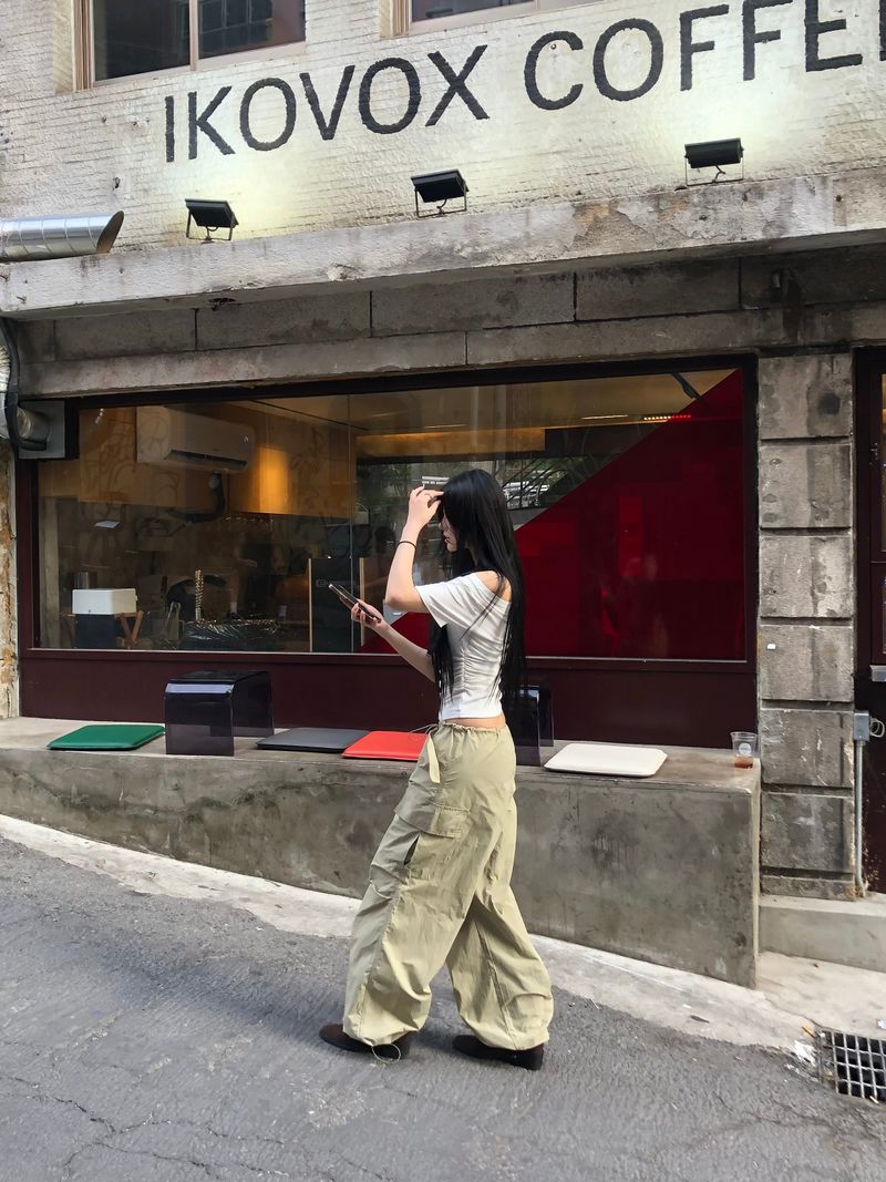 string low-rise cargo pants