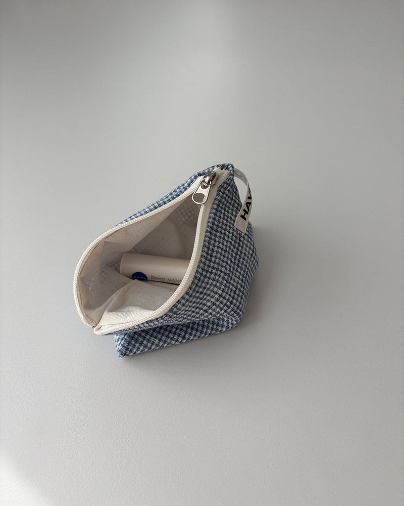 Linen check flat pouch - blue , M size