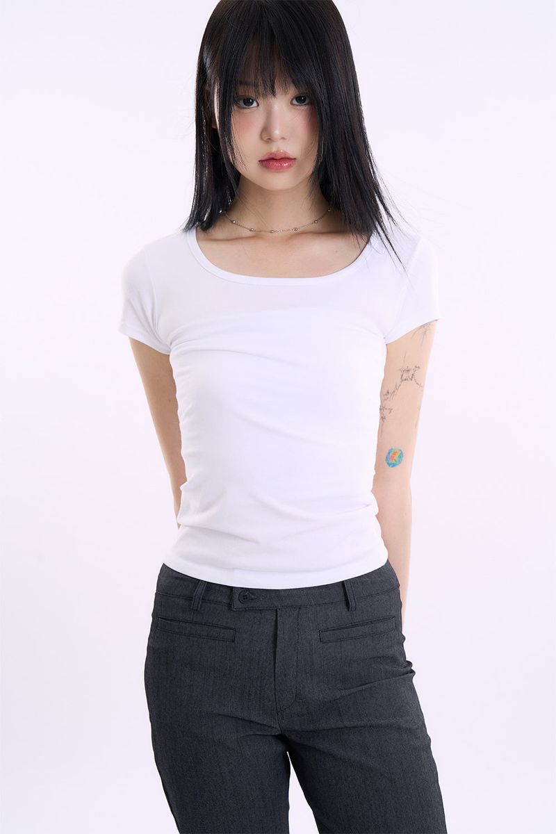 Raucohouse（ラウコハウス）の「Solid slim wide-neck T-shirt（Tops）」