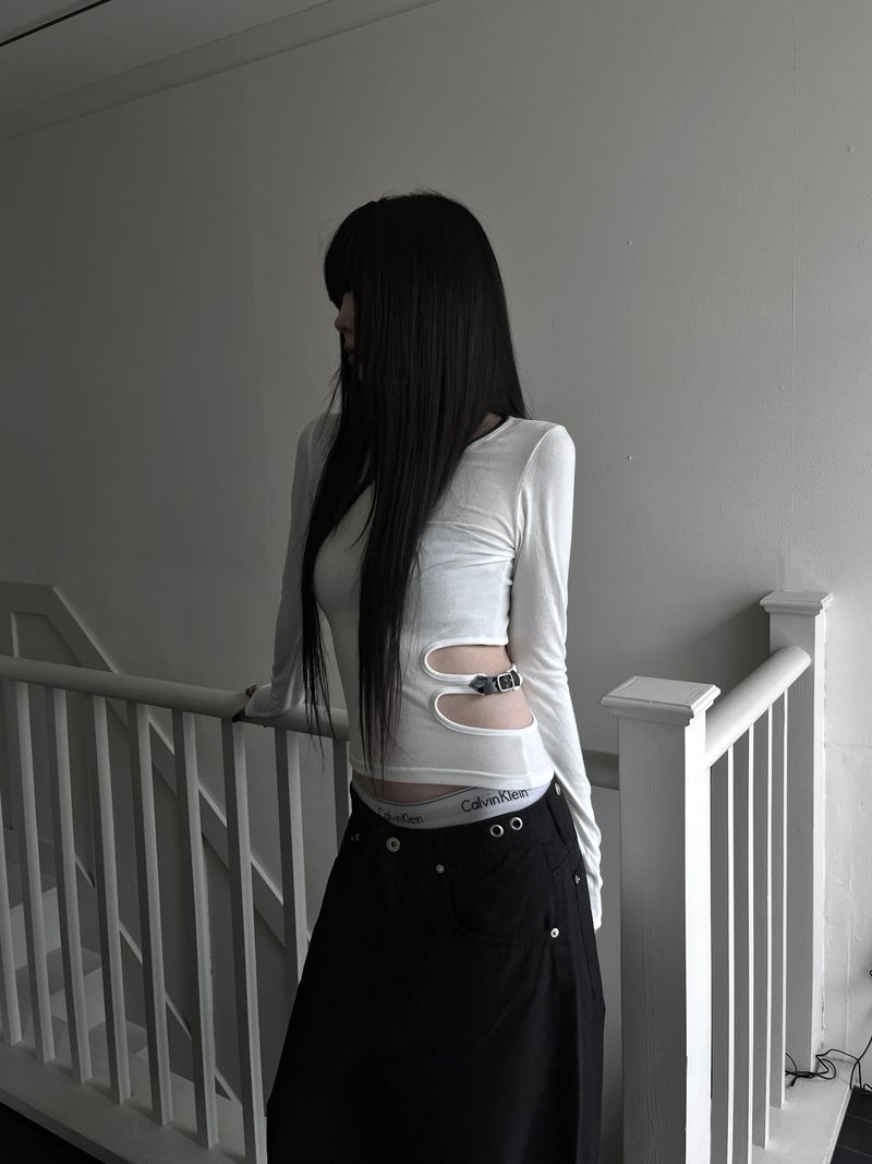 slim buckle hole slit T (2color)
