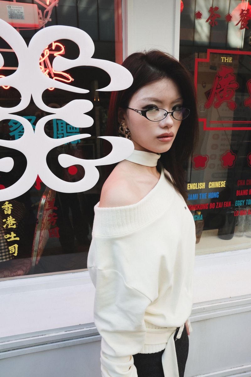 [ID] Logo Off-Shoulder Sweatshirt (Choker Set) (Ivory) 