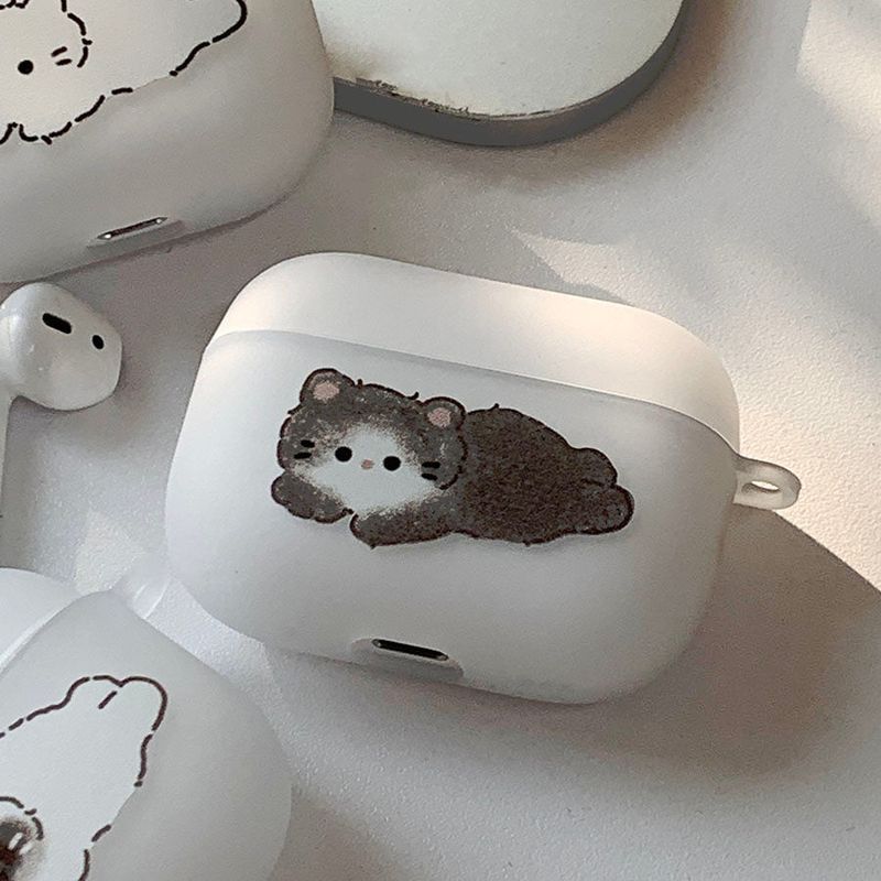 withsome（ウィズサム）の「レオリアルファーキャットエアポッズケース　マット（スマホグッズ/小物）」
