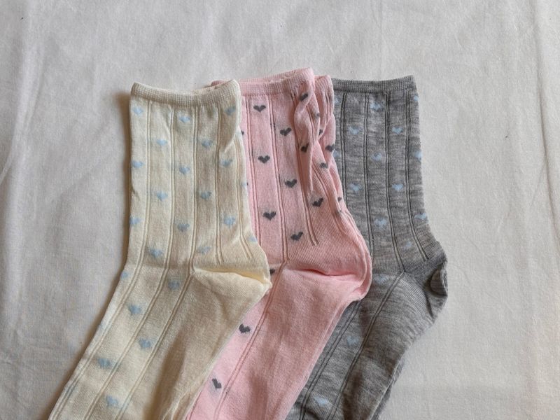PINK PINEAPPLE（ピンクパイナップル）の「[3PCS 1SET] CLOUDY HEART SOCKS（Fashion Accessories）」