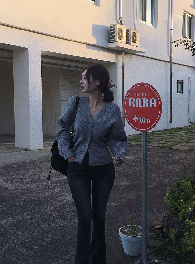 BEIDELLI（ベイデリー）の「[Waist-cut] MONEY Vネックヒドゥンニットカーディガン（トップス）」