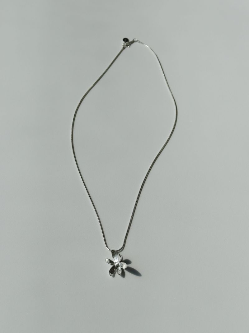 FLOWER NECKLACE (Small)