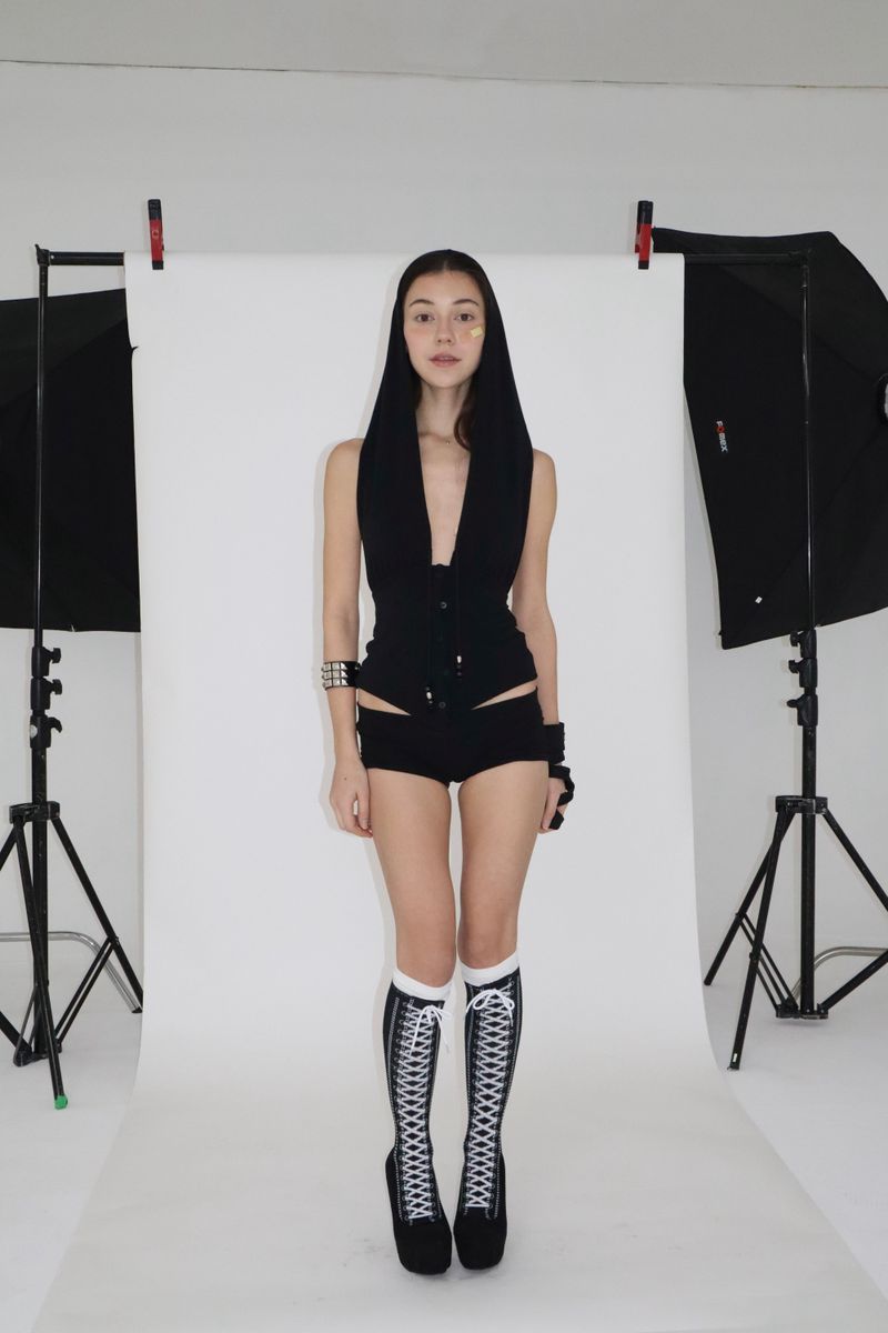 BEEDS DRAPE HOOD TOP [BLACK]