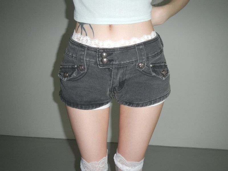 THEAIRTOWN(ザエアータウン)の「blink denim low shorts (Pants)」