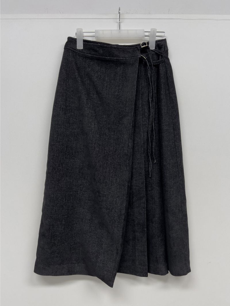 Velour Buckle Pleated Long Skirt