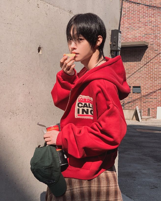 2PLAN（ツープラン）の「Collings Printed Crop Hoodie（Tops）」