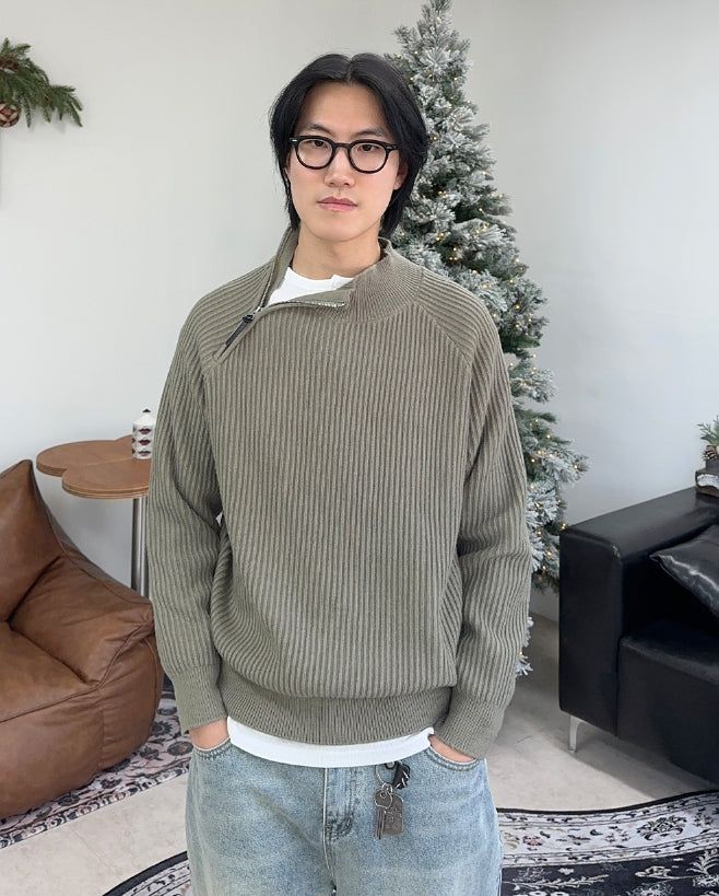 Rubed diagonal zip-up knit