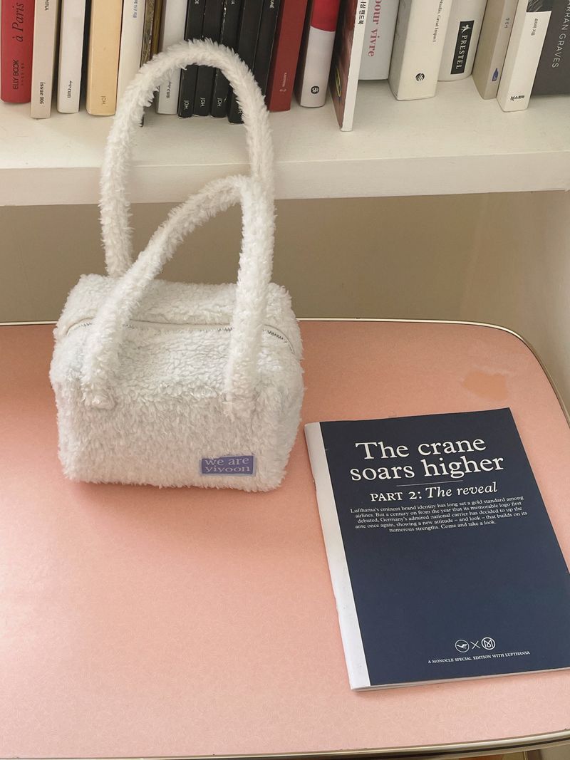 Handy pouch (furry white)