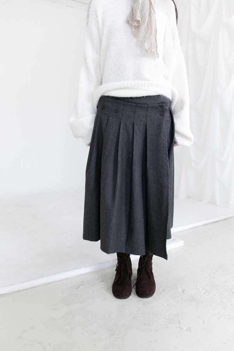 omoosoohy（オムスヒ）の「wool unbal button pleats skirt(2colors)（Skirts）」