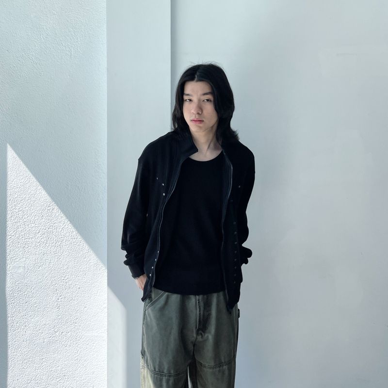 Vスタッズスタンドカラージップジャケット