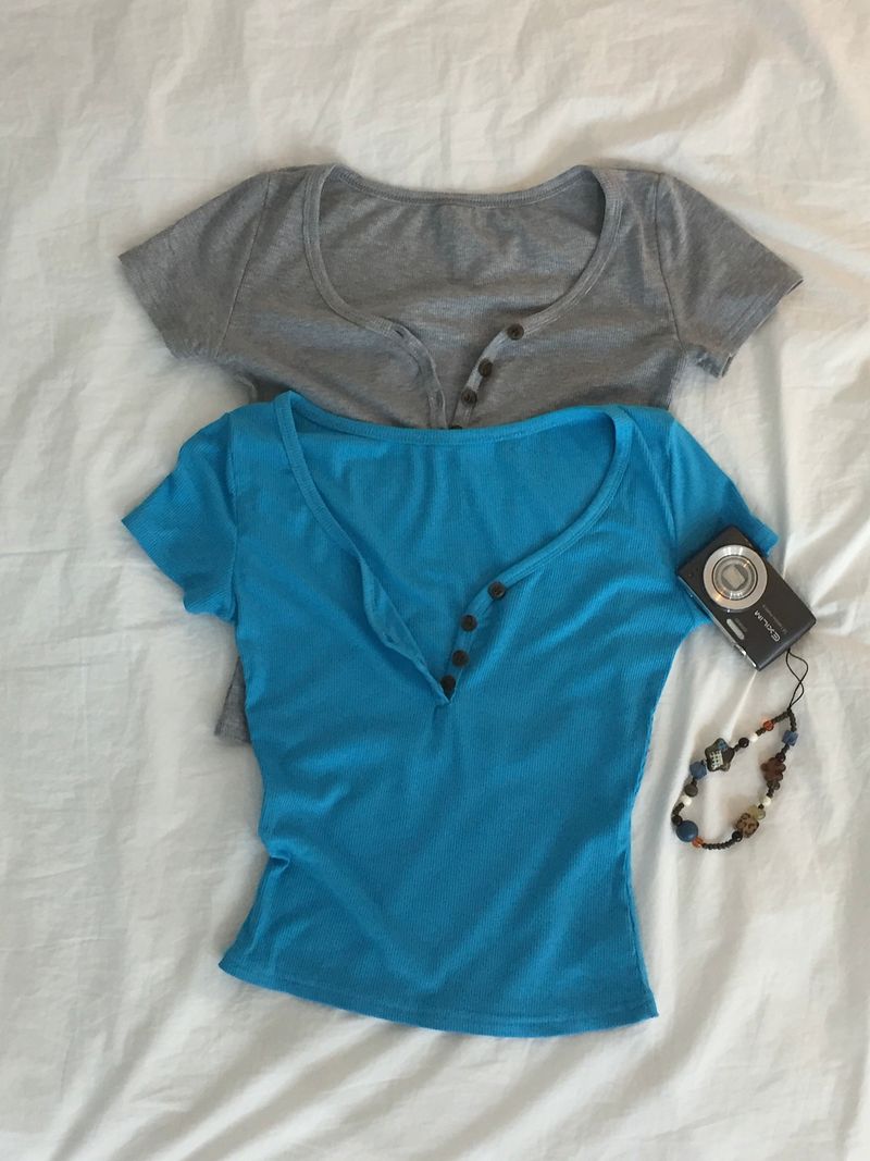 onthenextpage（オンザネクストページ）の「Candy Button Tee（Tops）」