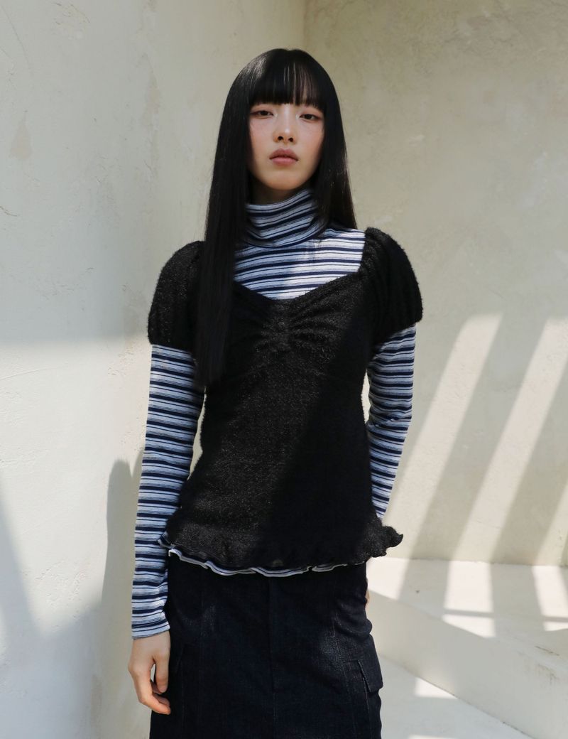 UGLYSHADOW（アグリーシャドウ）の「SOFT SHIRRING T-SHIRT(BLACK)（Tops）」