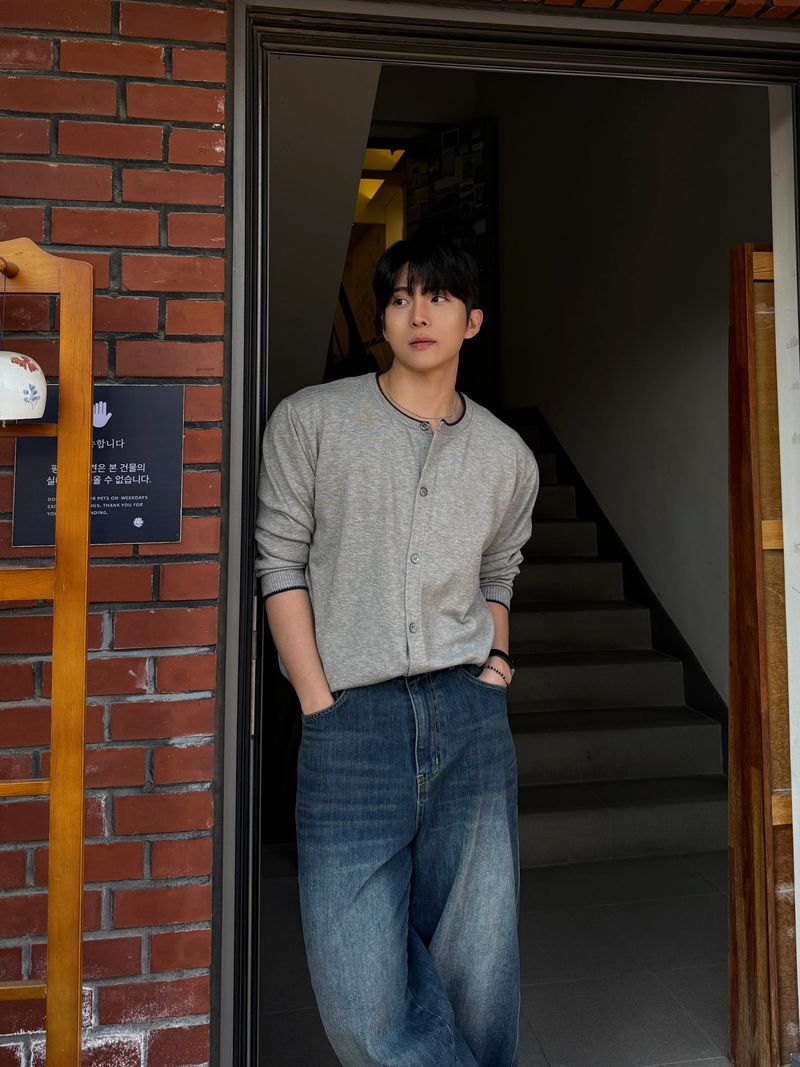 Int color scheme round cardigan