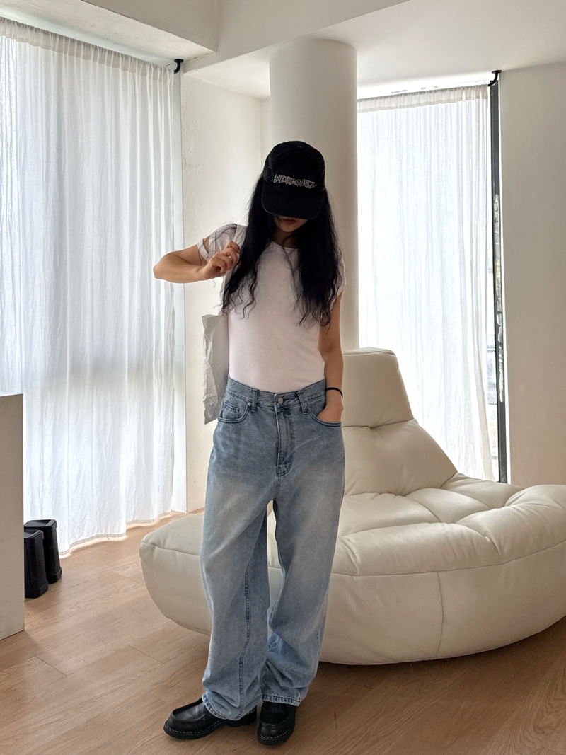 washing regular fit denim pants