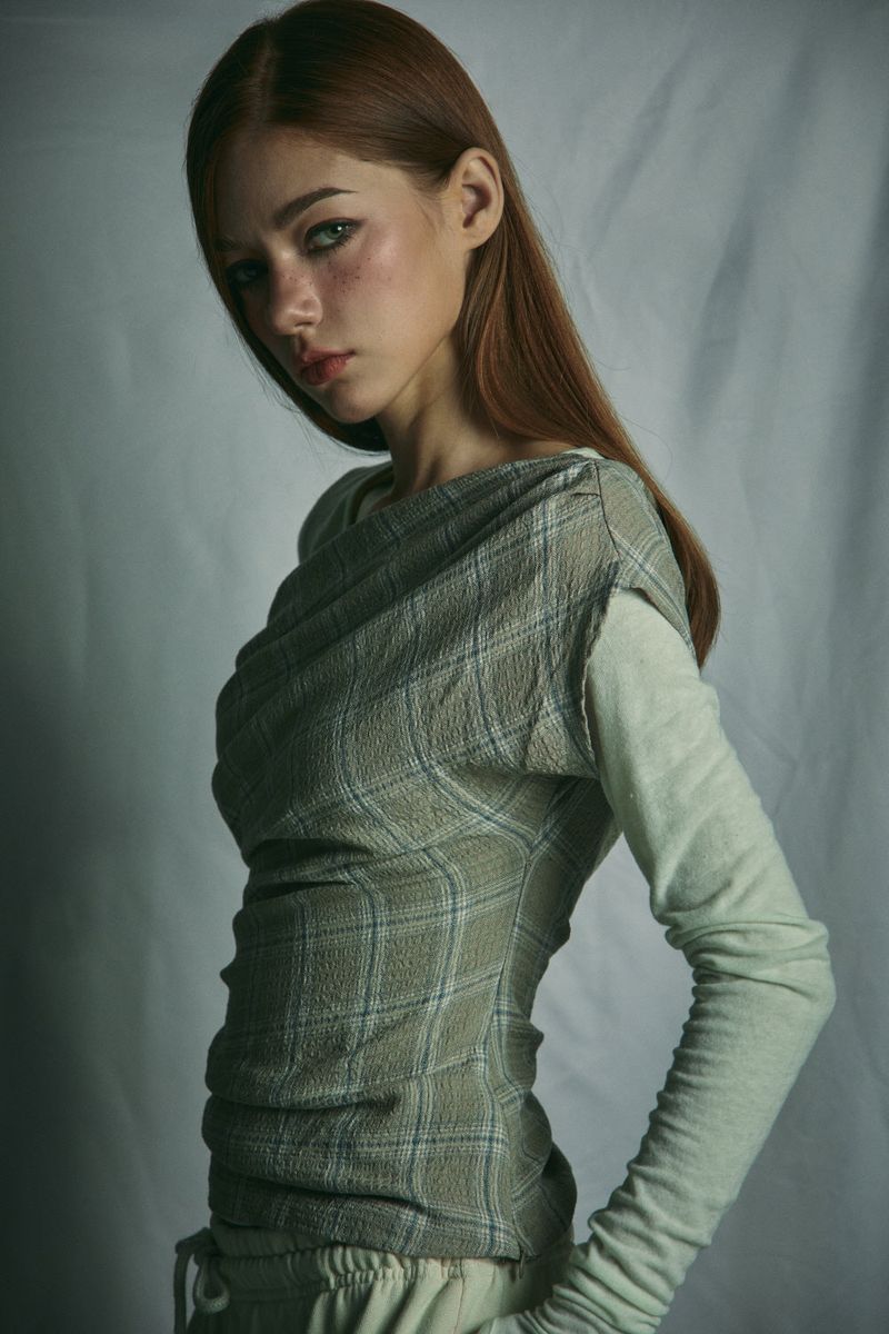 OFF STRING TOP