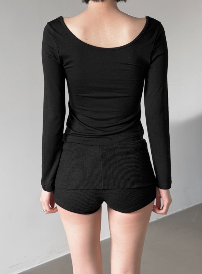 Roun Basic Deep Round Neck Tee