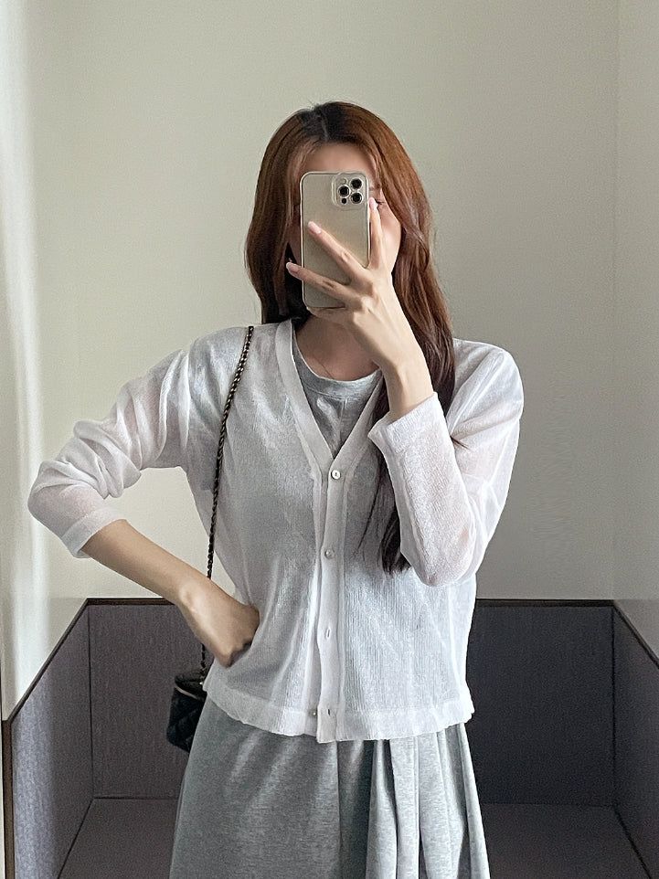 iam mari（アイアム マリ）の「Lovis V-Neck Linen Cardigan（Tops）」