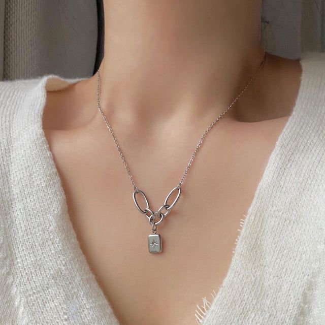 bne Shinestar Square Unique Chain Necklace