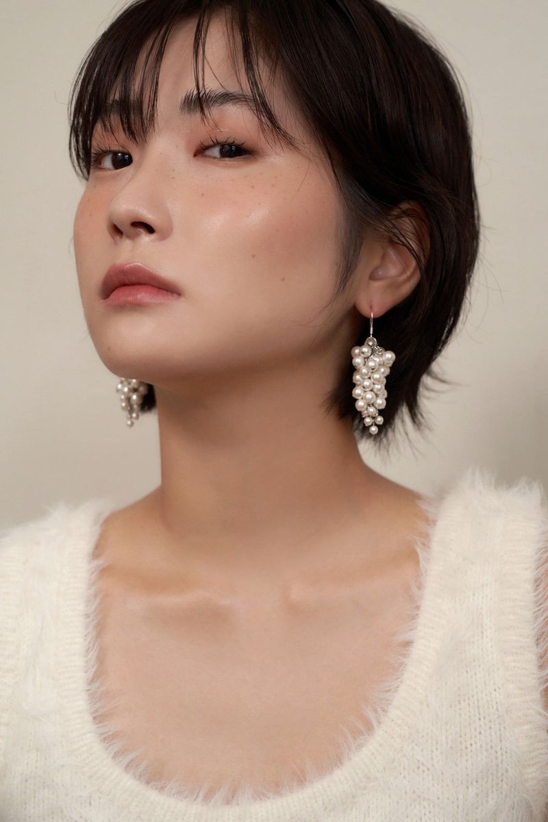 pearl grape earring - white