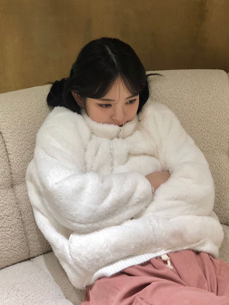 Fluffy fleece zip-up jacket