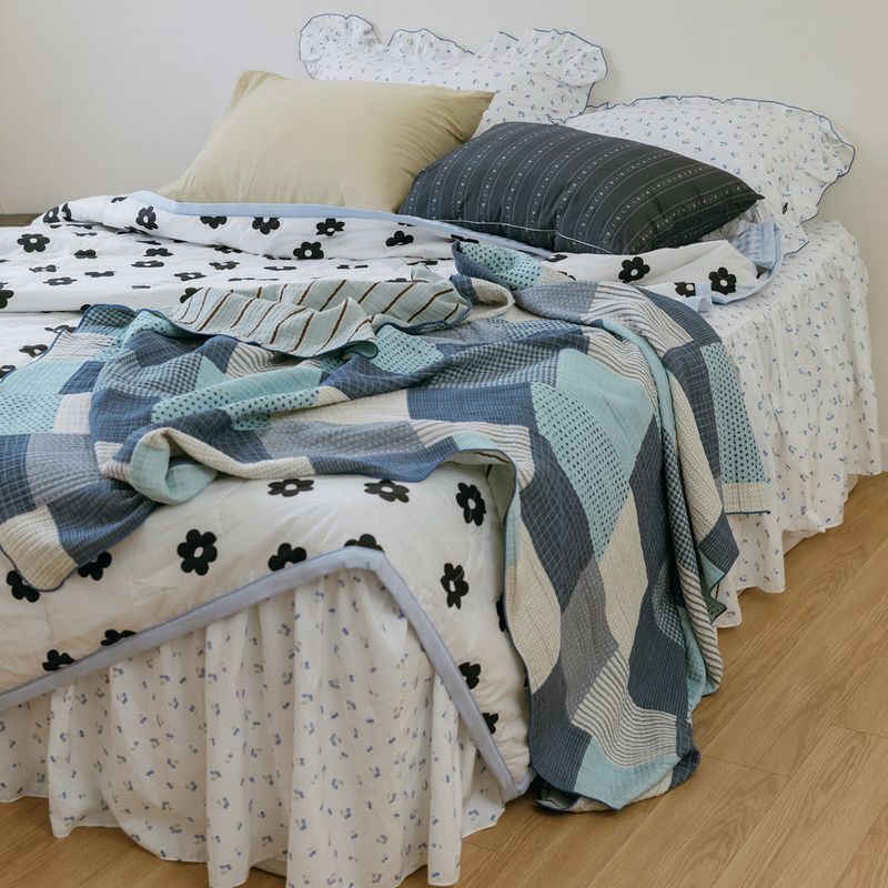 Borderline Pattern Reversible Summer Comforter - Black Flower - SS size
