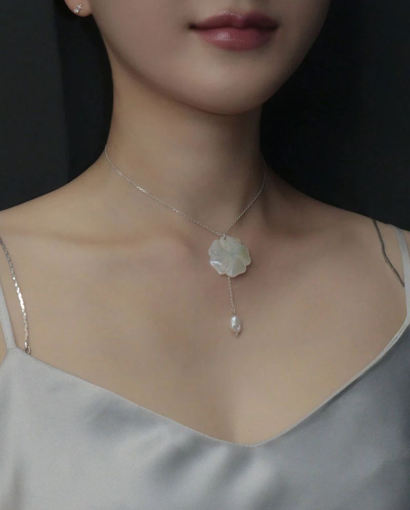 [MADE] moonlit rose nacre drop necklace