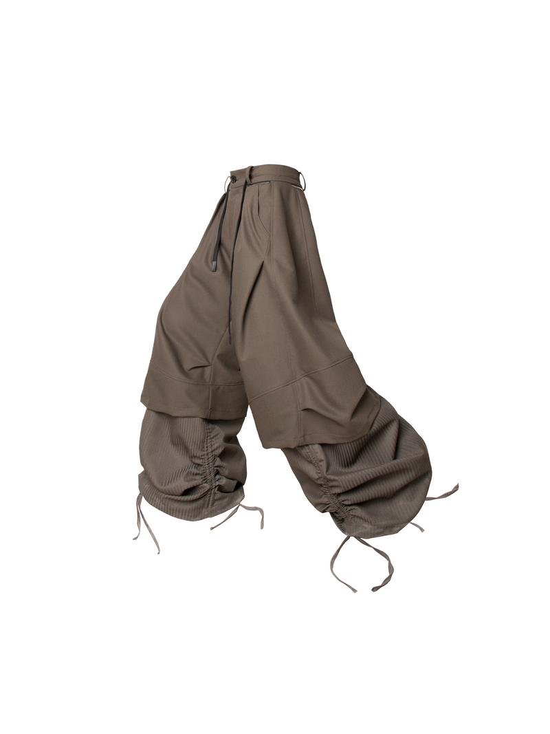 RELABEL（リレーベル）の「RELABEL Spatial Relationship (Cantilevered) Double-Layer Horizontal and Vertical Pleated Faux Two-Piece Loose Curved-Leg Trousers（Pants）」