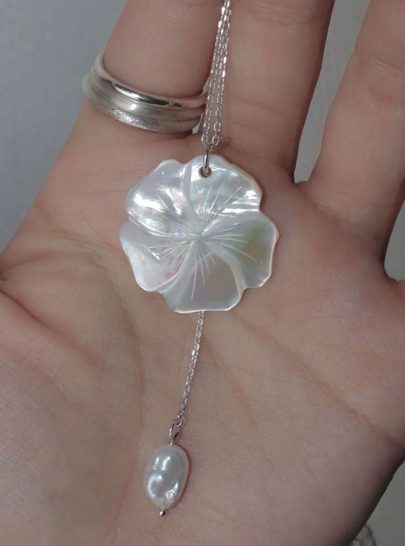 [MADE] moonlit rose nacre drop necklace