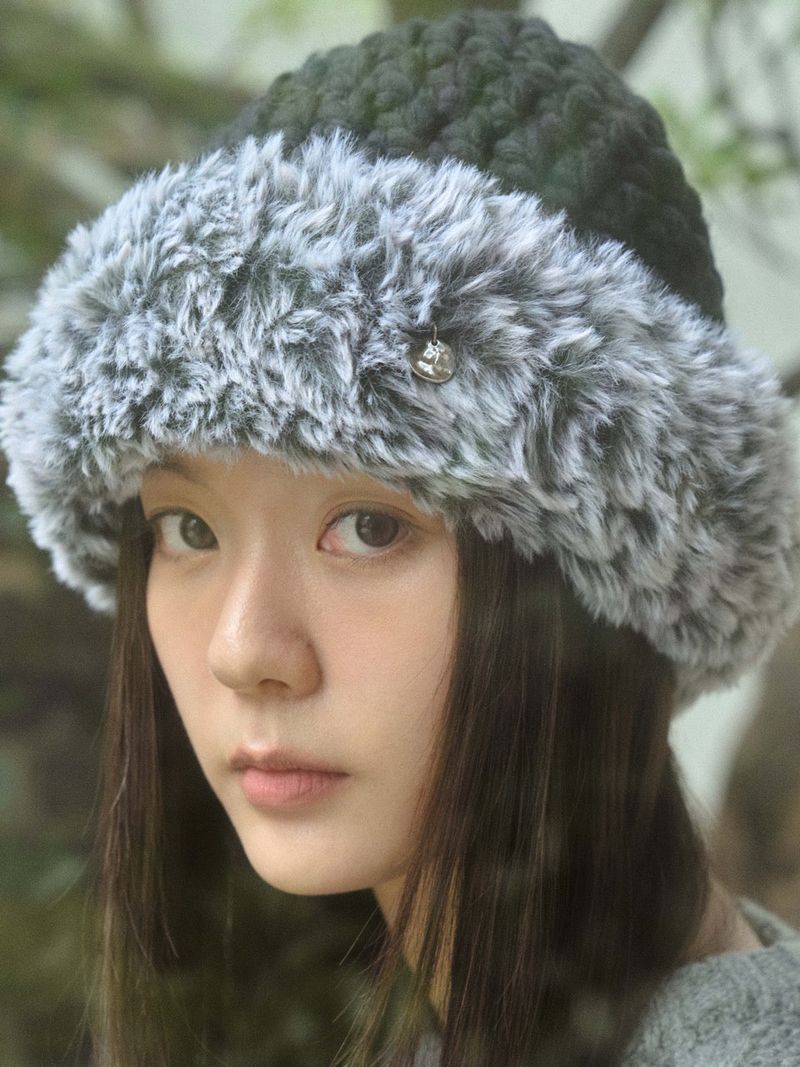 Eskimo Fakefur Beanie - Black