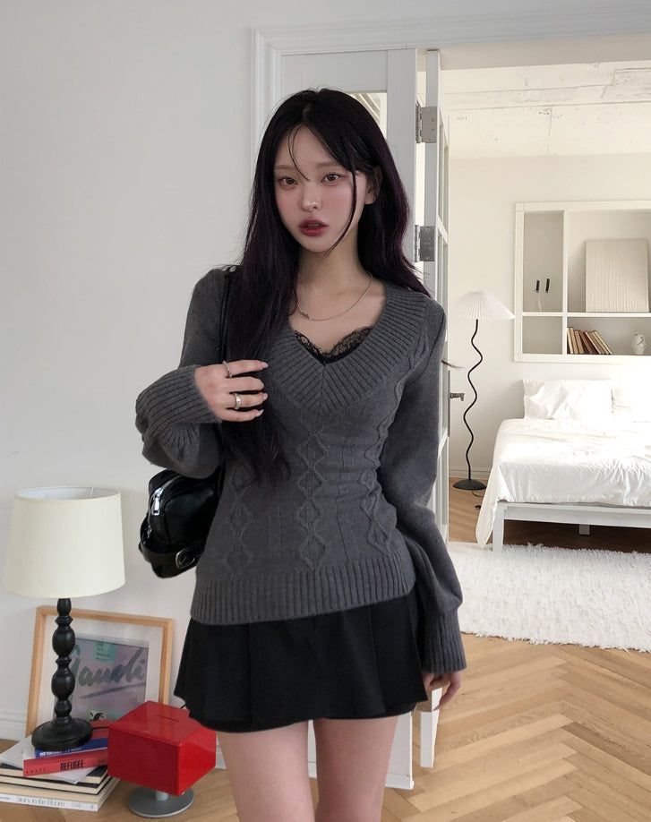 Div Long Slim Cable V-neck Knit
