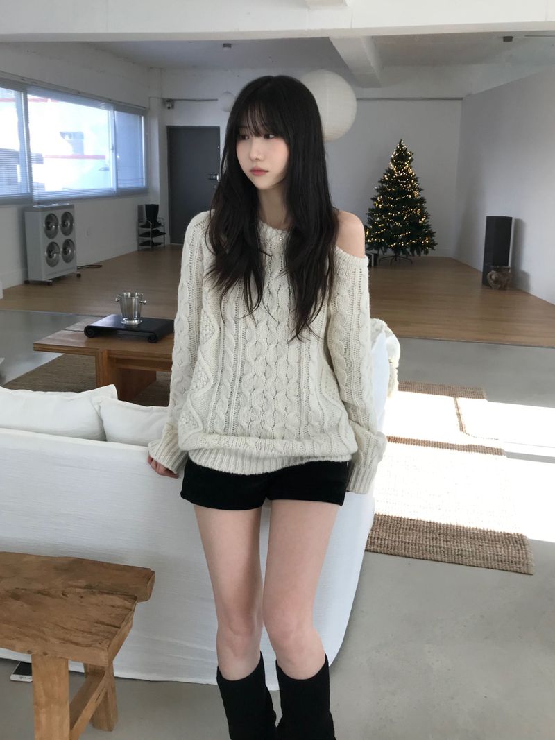 Kitten（キッテン）の「Leel Shoulder Slit Knitwear (3 colors)（Tops）」